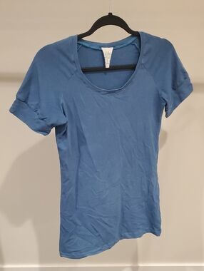 Lilikoi - Women’s Blue Scoop Neck Short Sleeve Top